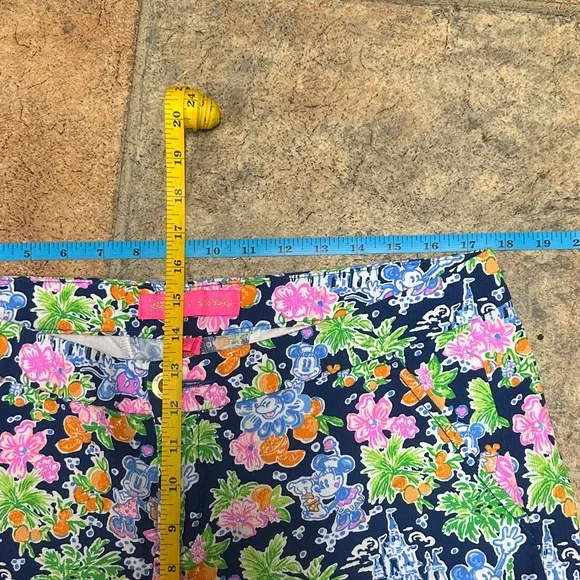 Disney- Lilly Pulitzer Navy Floral High Waist Women's Shorts size 12 - Picture 3 of 5